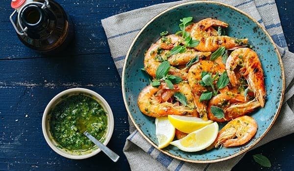 روبيان مشوي بصلصة التشميتشوري على شواية ساهارا