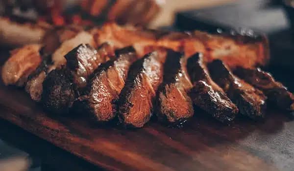 أضلاع لحم مشوية بتتبيلة البهارات على شواية ساهارا